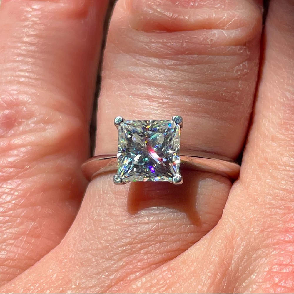 2 Ct princess cut moissanite ring